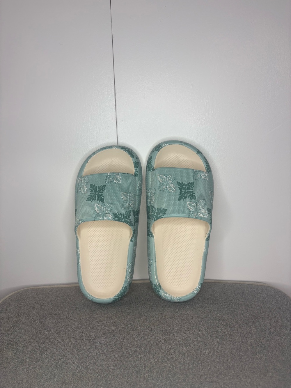 Lahulale’a Hawaiian Quilt Slide Sandals
